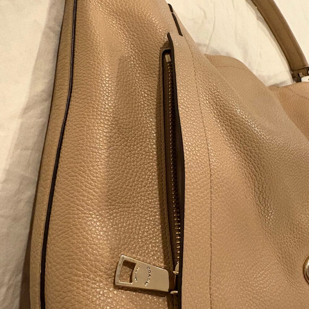 COACH Hobo Pebbled Leather Handbag Front Logo Taupe Kangaroo Pockets H148134312 - Picture 4 of 9